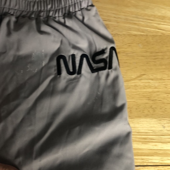 NASA pants light And never worn - Picture 2 of 3